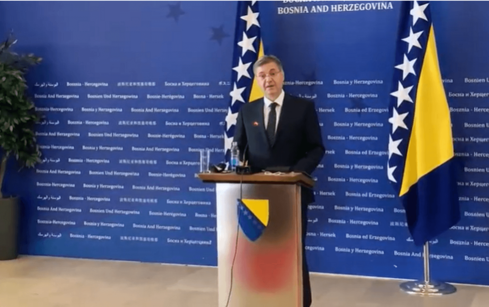 Denis Zvizdić izašao iz SDA. A je li SDA izašla iz njega? - slika 1