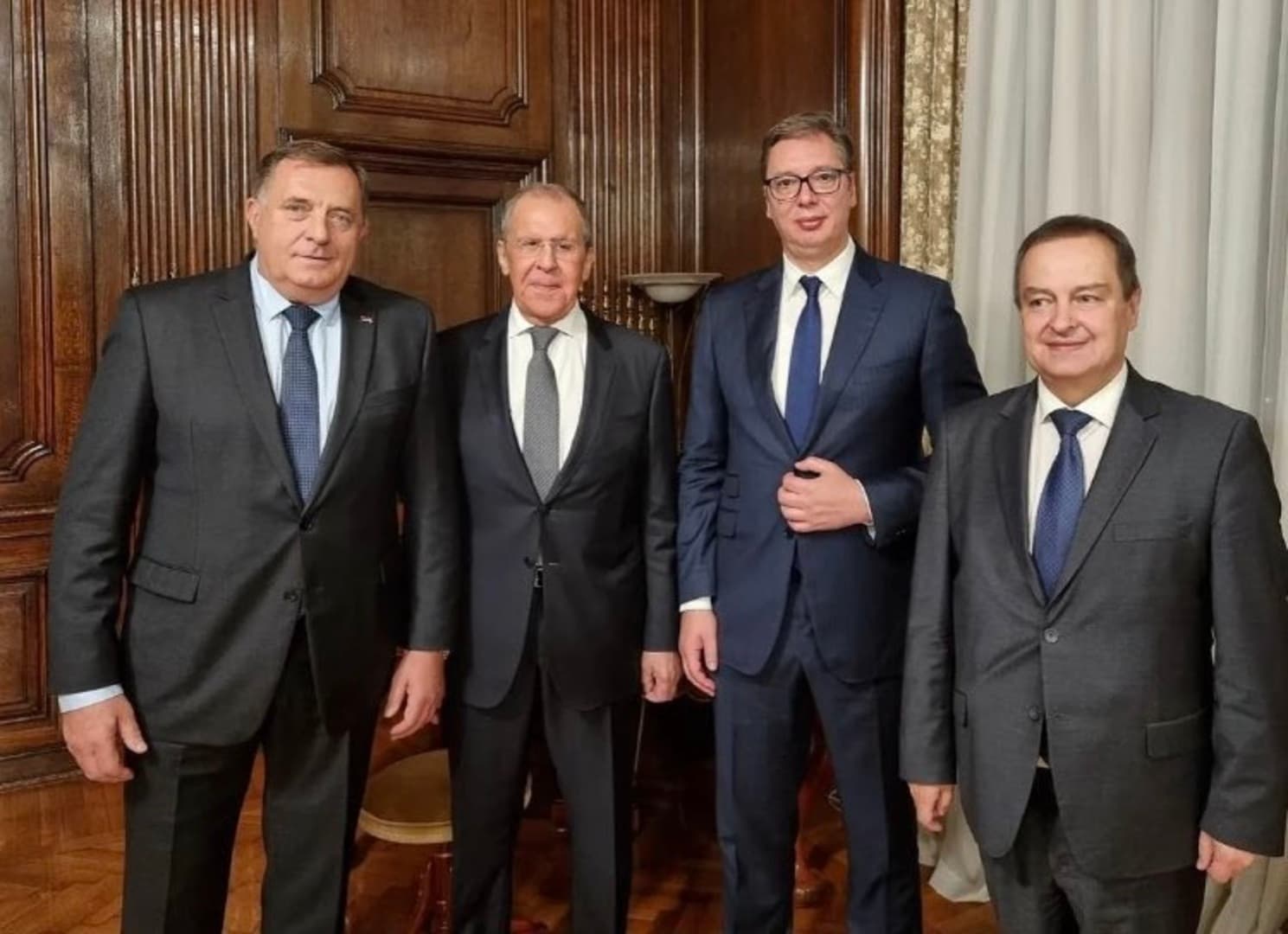 Nesvrstanost Aleksandra Vučića u liku Titovog vrtnog patuljka - slika 1