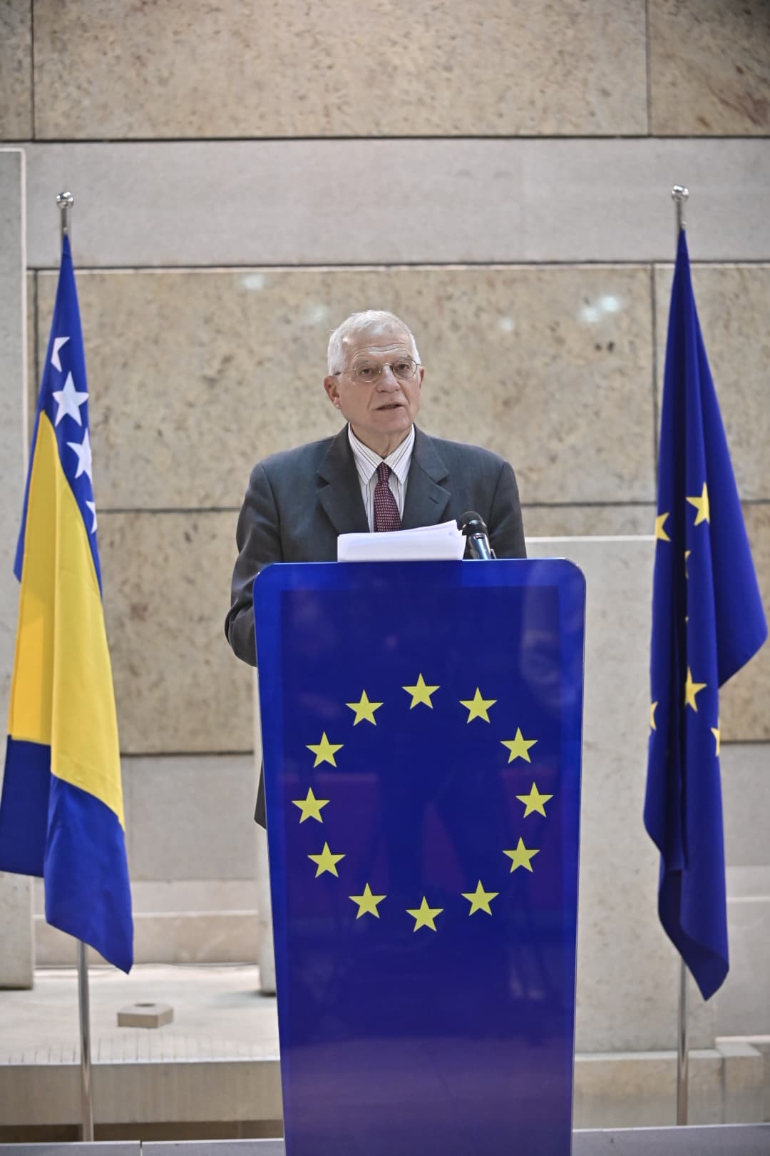 Borrell: "Rukovodstvo RS ispituje granice hodanja po ivici" - slika 1