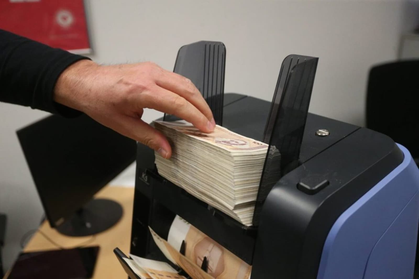 Raiffeisen banka zbog nepravilne mjenice izgubila 13 miliona KM - slika 1