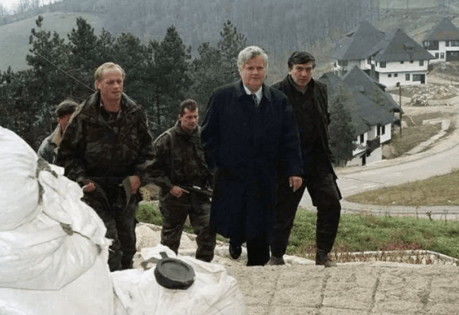 Lov na crvene: Sistem logora Autonomne pokrajine Zapadna Bosna  - slika 1