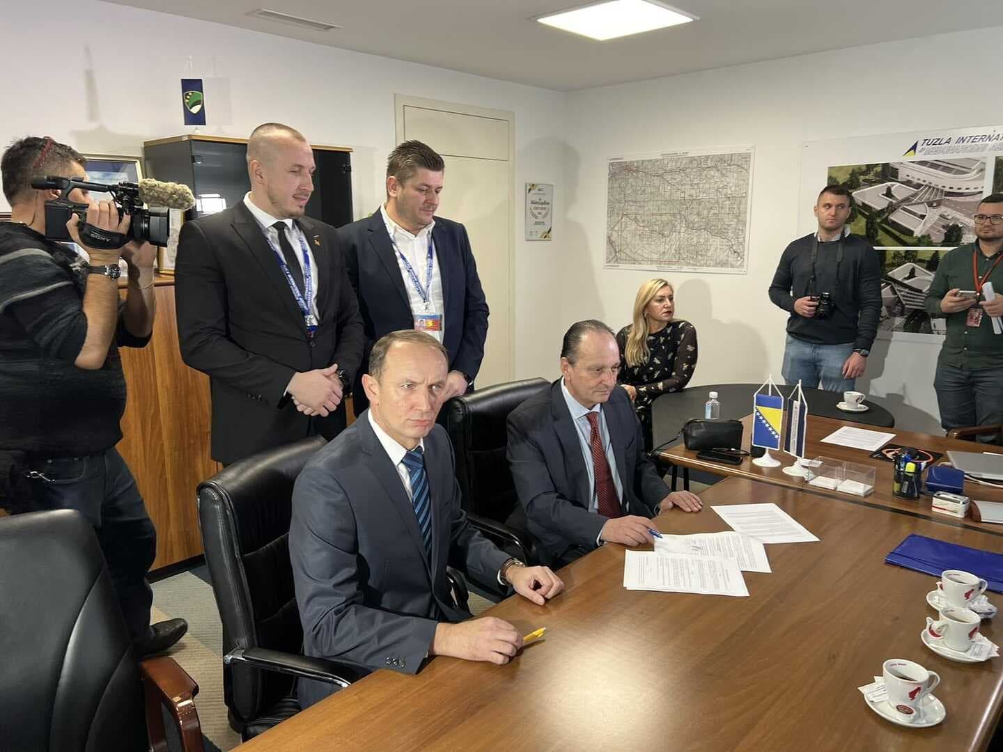 Aerodrom Tuzla: Potpisan ugovor s Lumiwings-om - slika 1