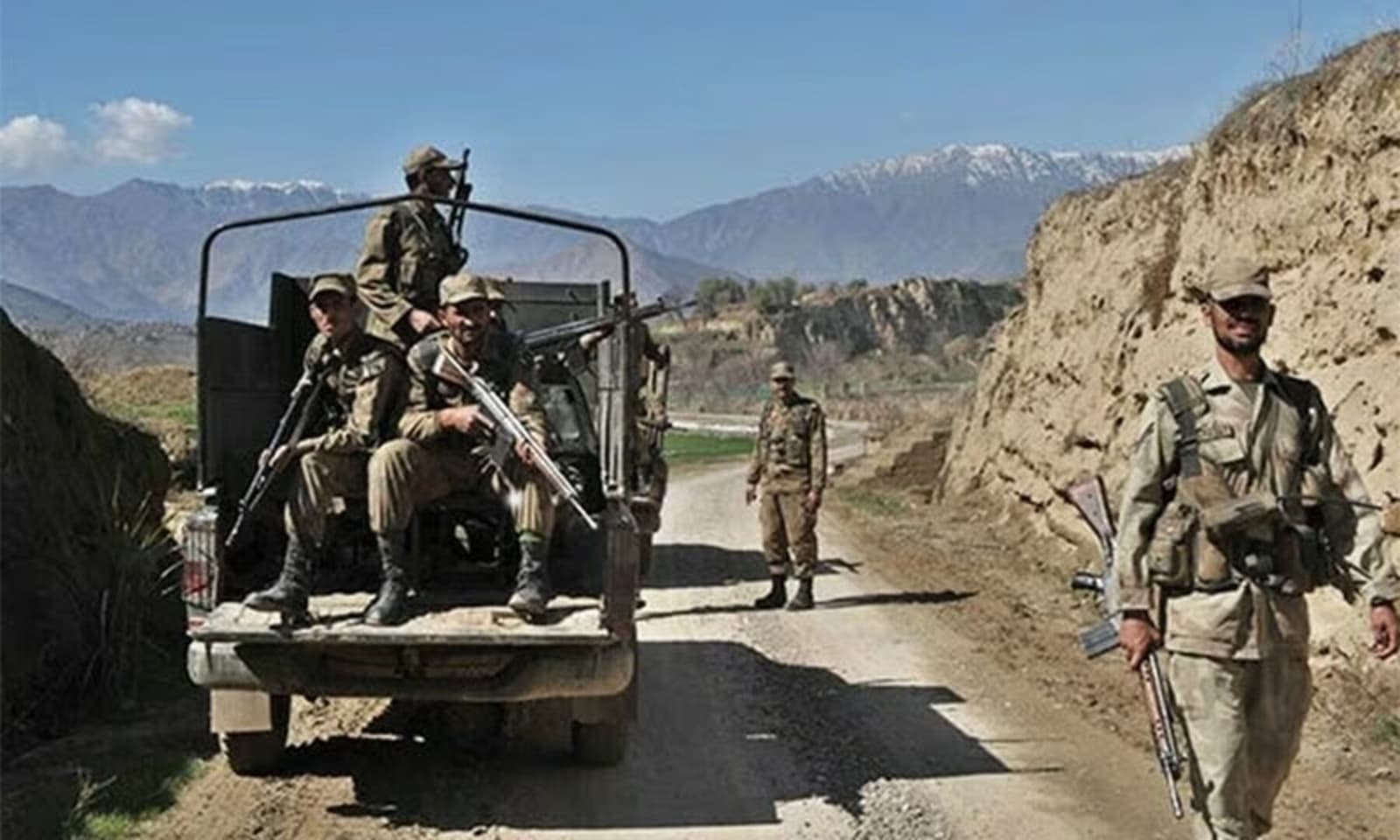 Afganistan i Pakistan na ivici rata - slika 1
