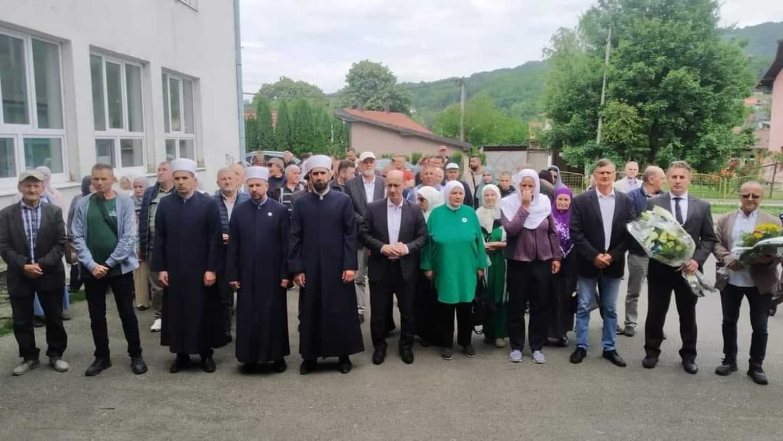 Žrtve iz bratunačkih logora danas obišle mjesta na kojima su bili mučeni - slika 1