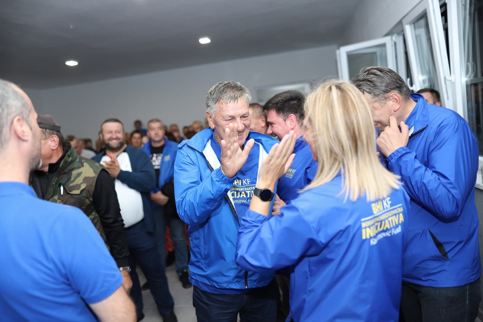 BHI KF: Sve više građana na skupovima. Više ih bude ispred sale, nego u njoj - slika 1