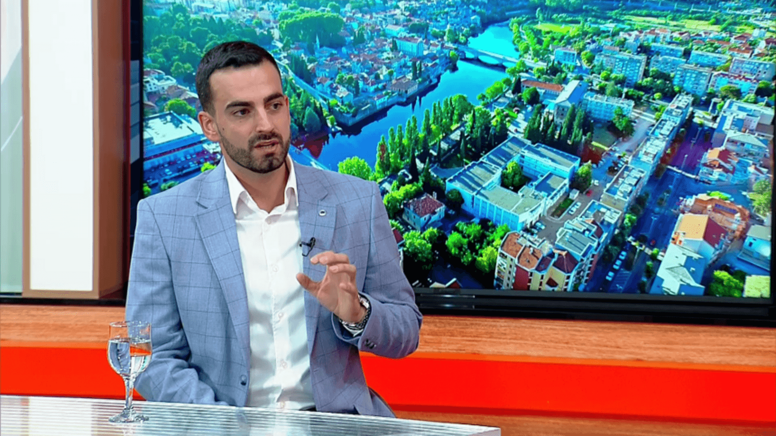 Trebinjem vladaju politički pritisci i ucjene, građani masovno odlaze da rade u Hrvatsku - slika 1