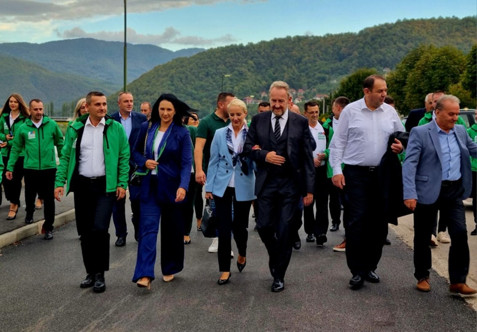 Izetbegović: Dok se drugi naoružavaju, SNSD i HDZ s Trojkom nam vežu ruke - slika 16