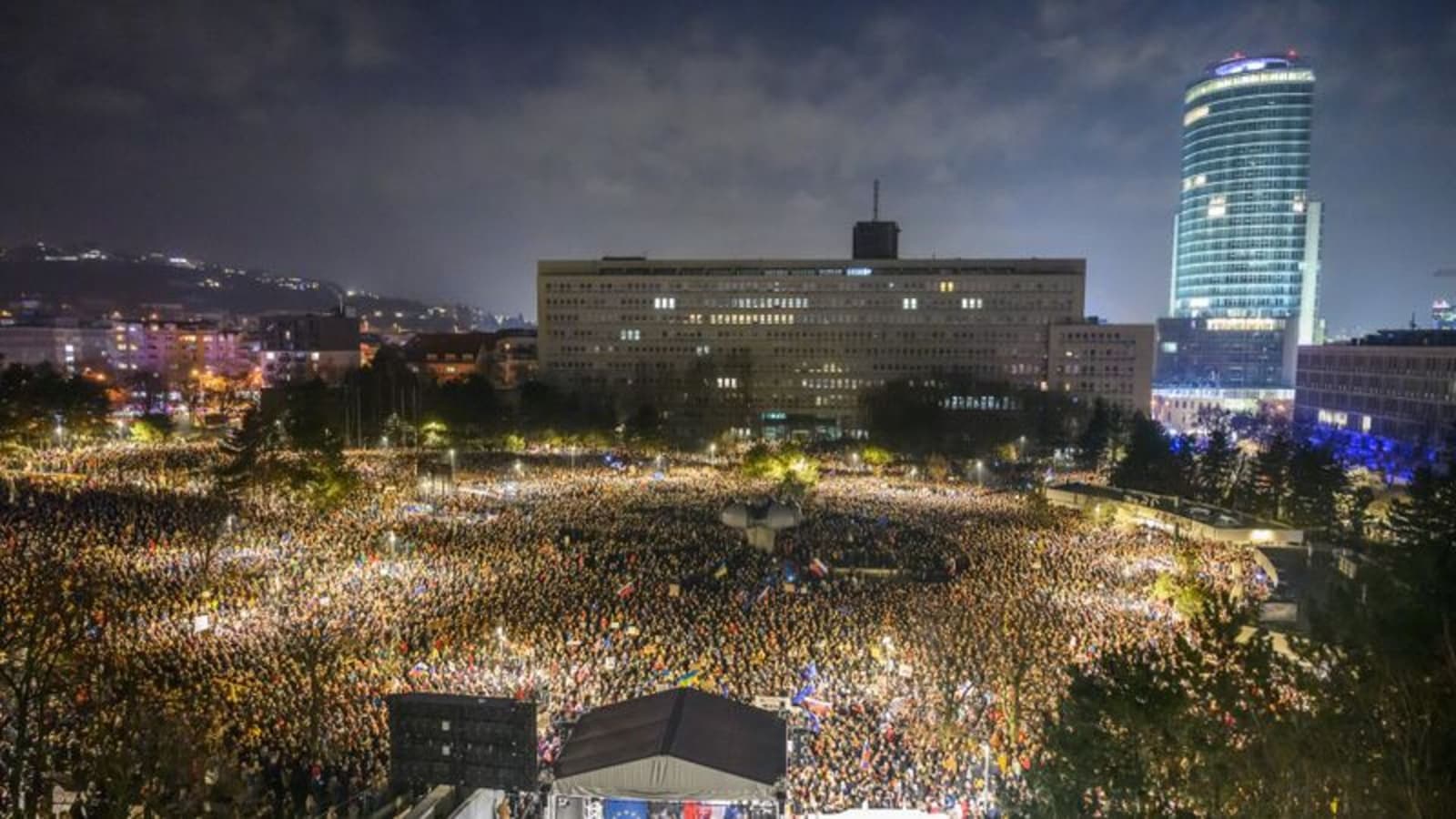Veliki protesti potresaju Slovačku - slika 1