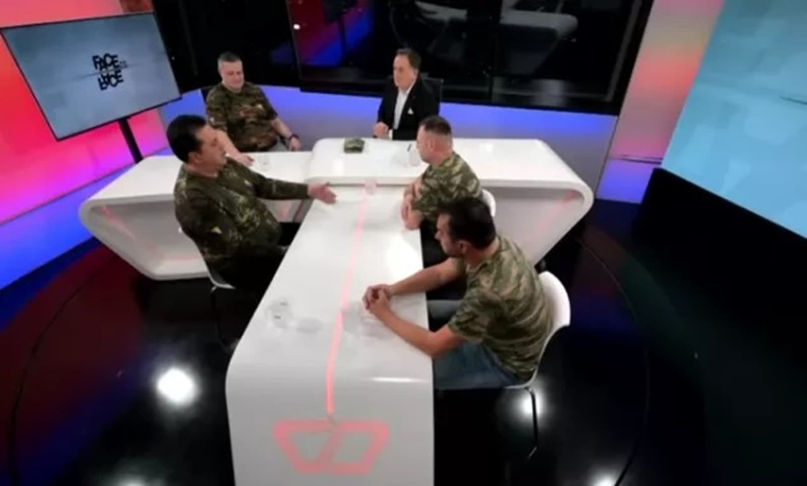 SDP-ovci iz Banje Luke u maskirnoj odjeći: Političke igre i gubitak ideala - slika 1