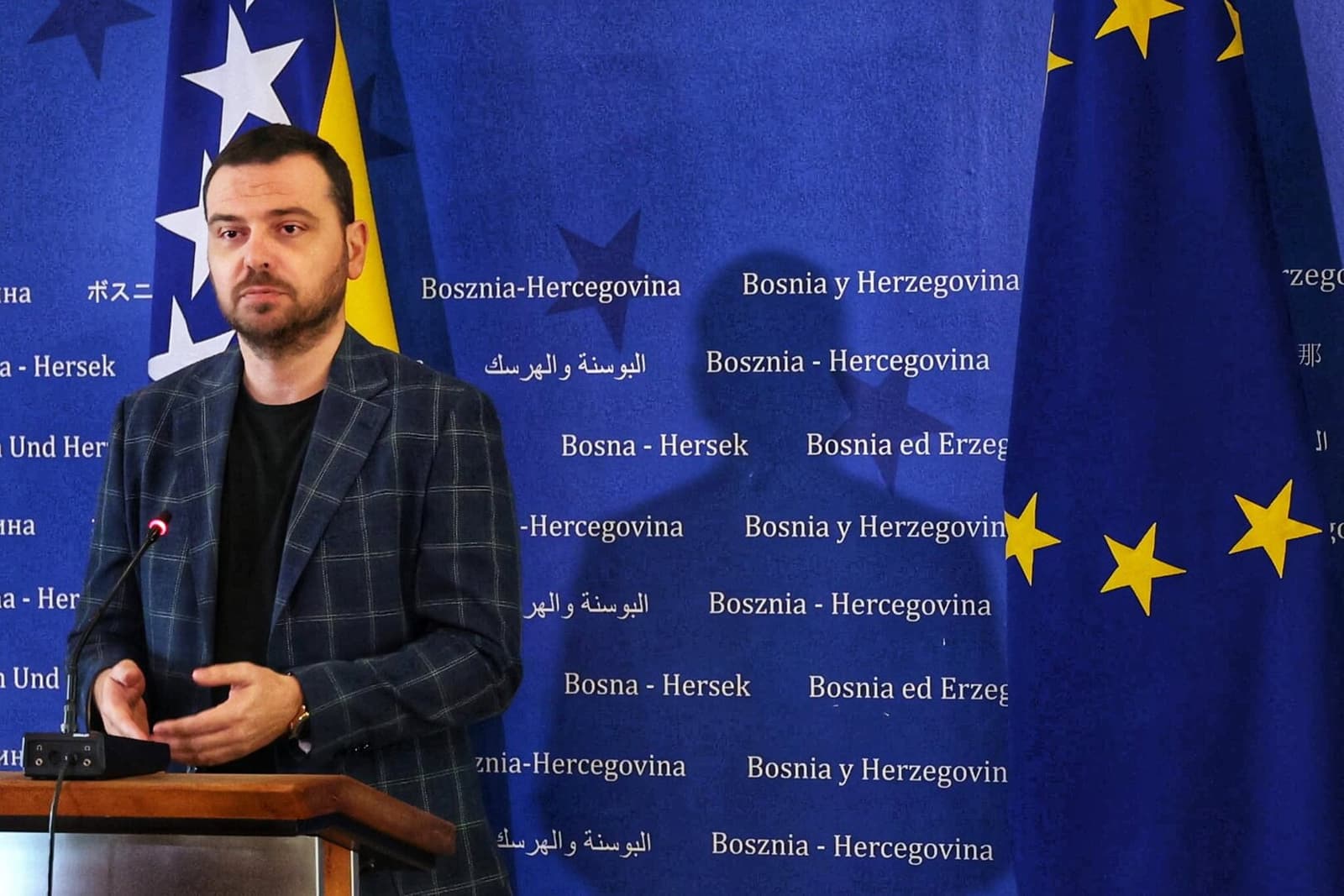 Magazinović traži hitno izmještanje migrantskog kampa Blažuj - slika 1