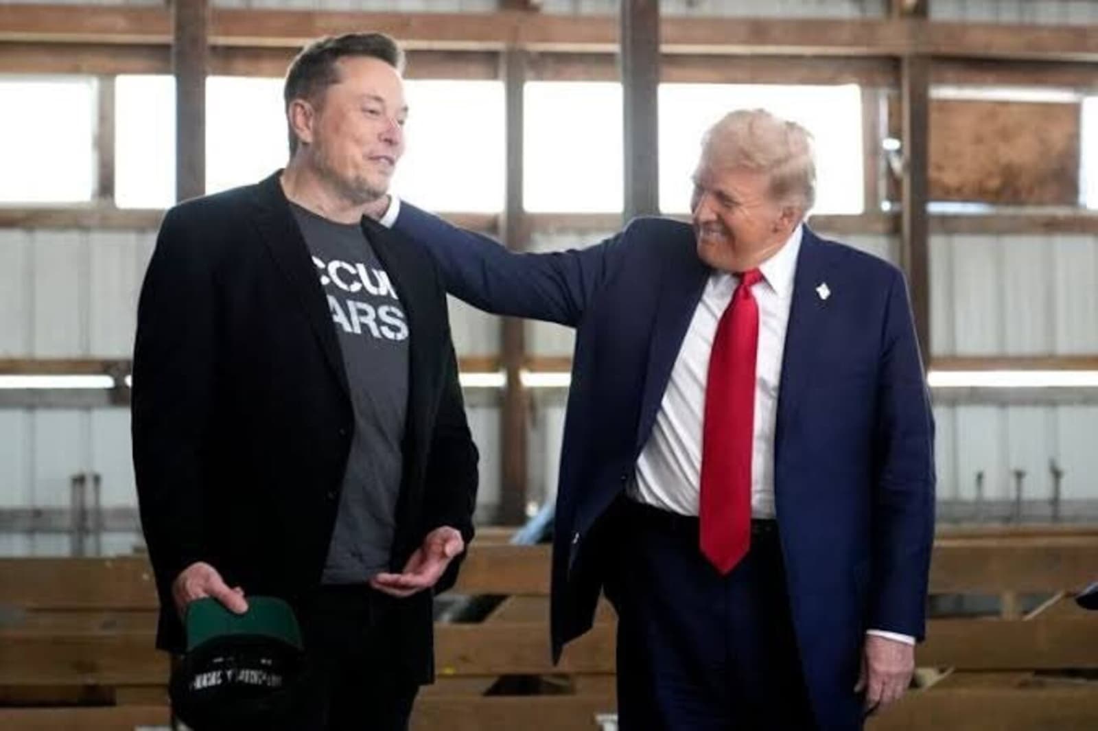 Ponovo se posvađali Trump i Musk: "Bez subvencija, vratio bi se u Južnu Afriku" - slika 1