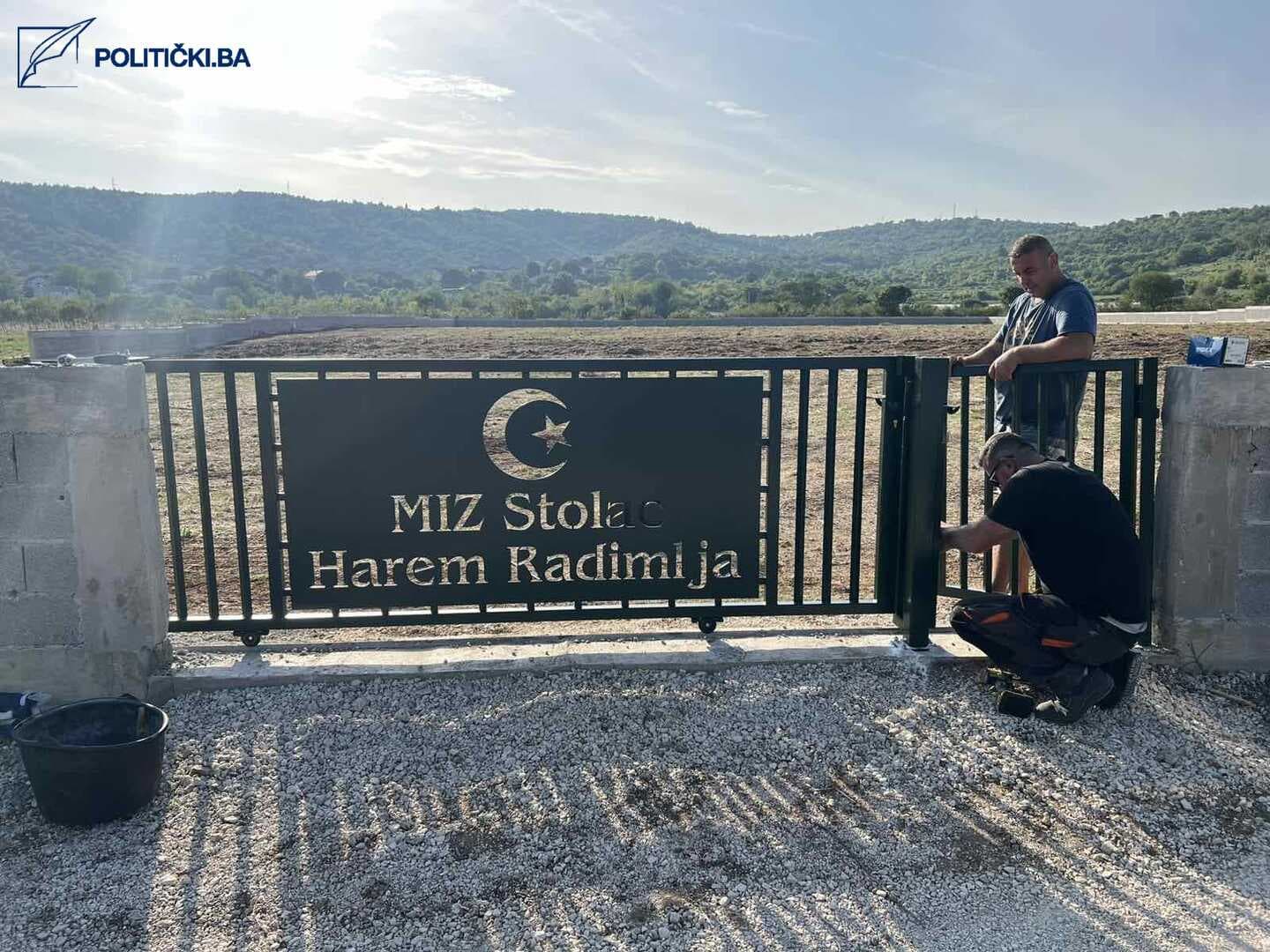 Postavljene kapije na novom groblju u Stocu - slika 1