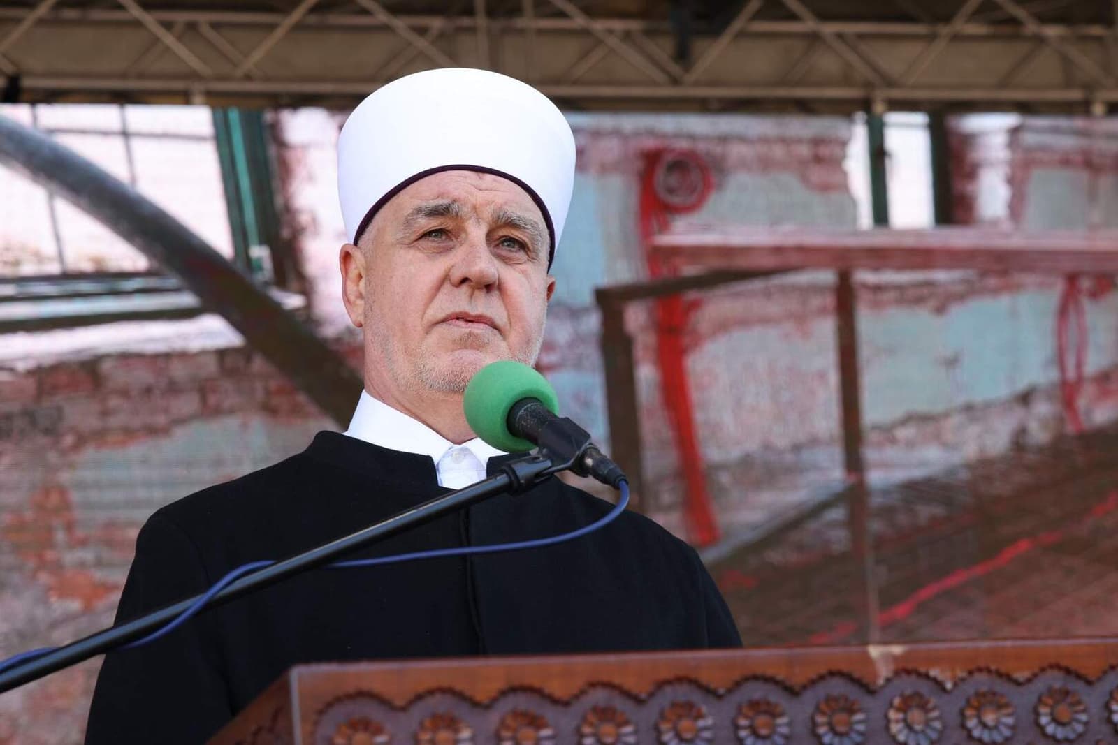 Reisul-ulema: "Danas je ovdje trebao biti naš sin. Borio se za ovaj narod i ovu zemlju. Fadil Novalić" - slika 1