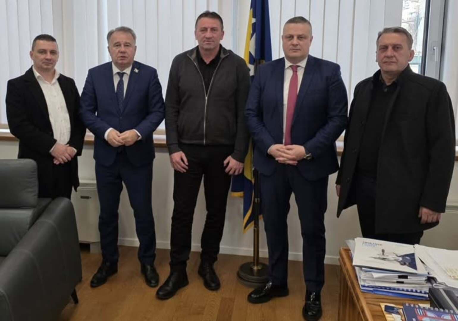 SVOJ SE SVOME RADUJE: Nikšić "jača saradnju" s političarem kojem je dva puta oduzet mandat - slika 1