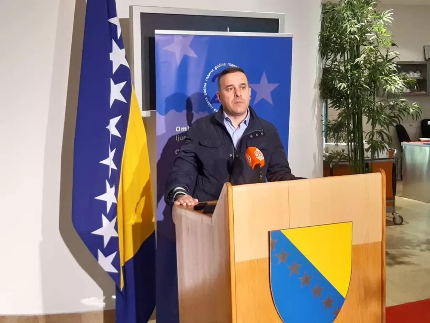 Nikšićeva pratnja "nasrnula" na ombudsmana BiH. On traži sankcije! - slika 1