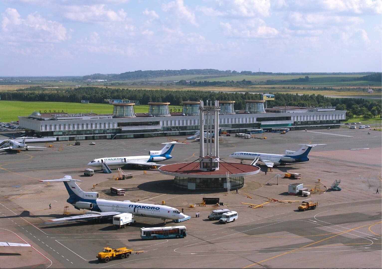 Masovni napad dronovima u Lenjingradskoj oblasti, obustavljen rad aerodroma u Sankt Peterburgu - slika 1