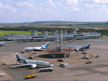 Masovni napad dronovima u Lenjingradskoj oblasti, obustavljen rad aerodroma u Sankt Peterburgu