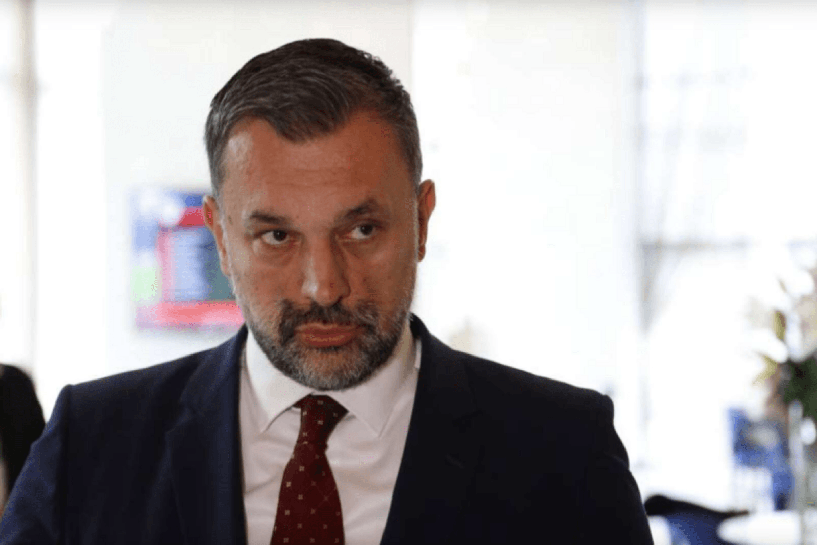 Bh. diplomatija na koljenima: Ministarstvo influenserskih poslova Elmedina Konakovića - slika 1