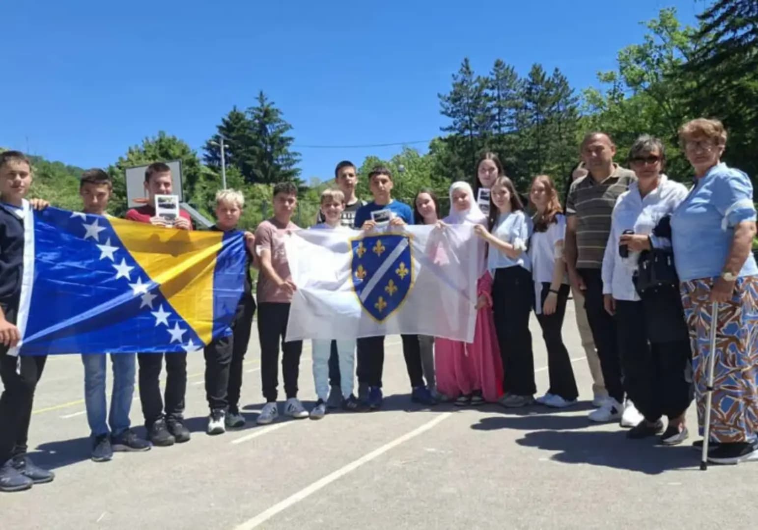 U Semizovcu učenicima održan čas historije o ratnim stradanjima i Danu bijelih traka - slika 1