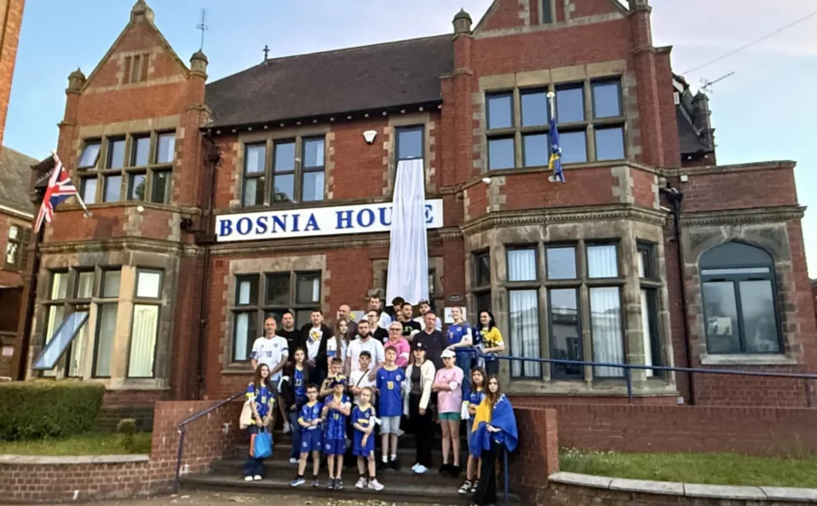 Obilježen Dana bijelih traka u Velikoj Britaniji: Bosanska zajednica odala počast žrtvama - slika 1