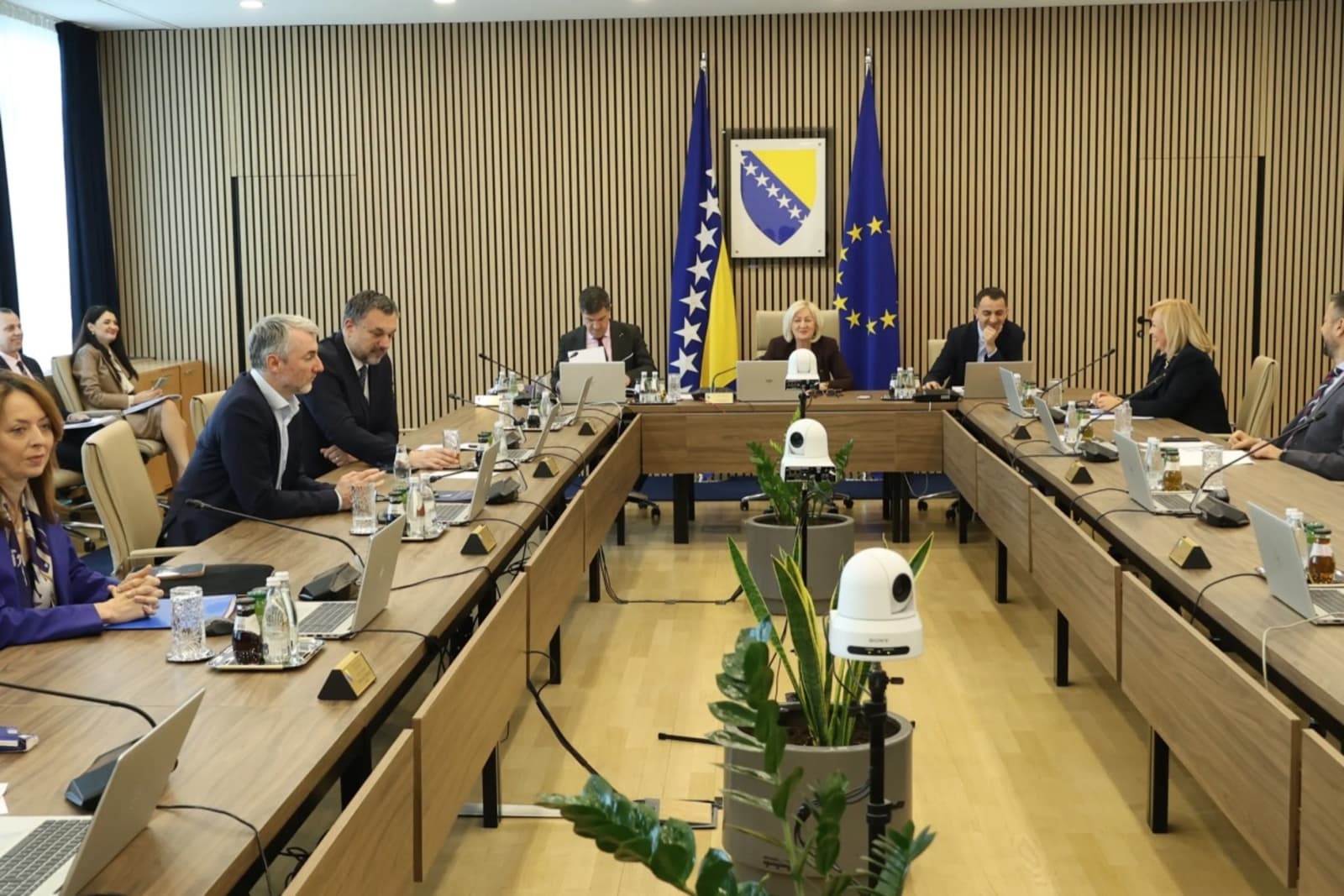 SKANDAL: Sistem se raspao usred sezone! Posjete BiH otkazuju i službene delegacije - slika 1