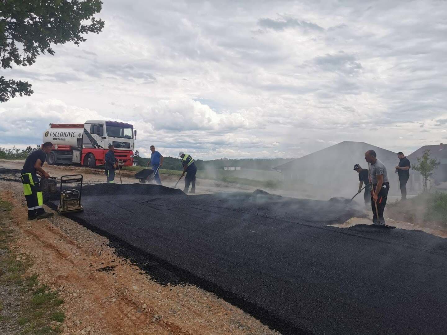 Rekonstruisan lokalni put u Šturliću: U naselju Kosa asfaltirano 1.196 metara saobraćajnice - slika 1