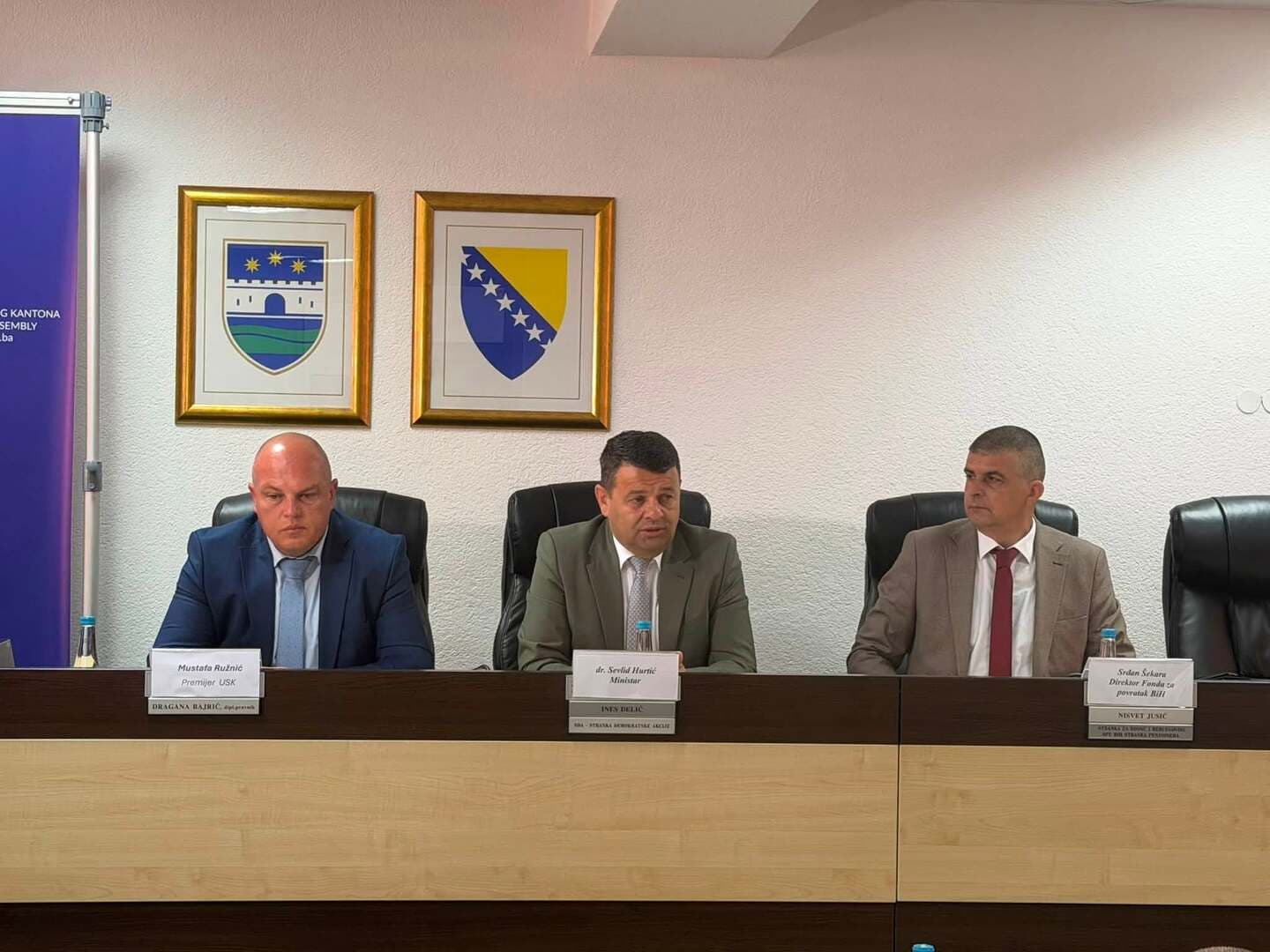 Više od pola miliona KM za projekte vjerskih zajednica: Hurtić u Bihaću potpisao 15 sporazuma za podršku povratnicima - slika 1