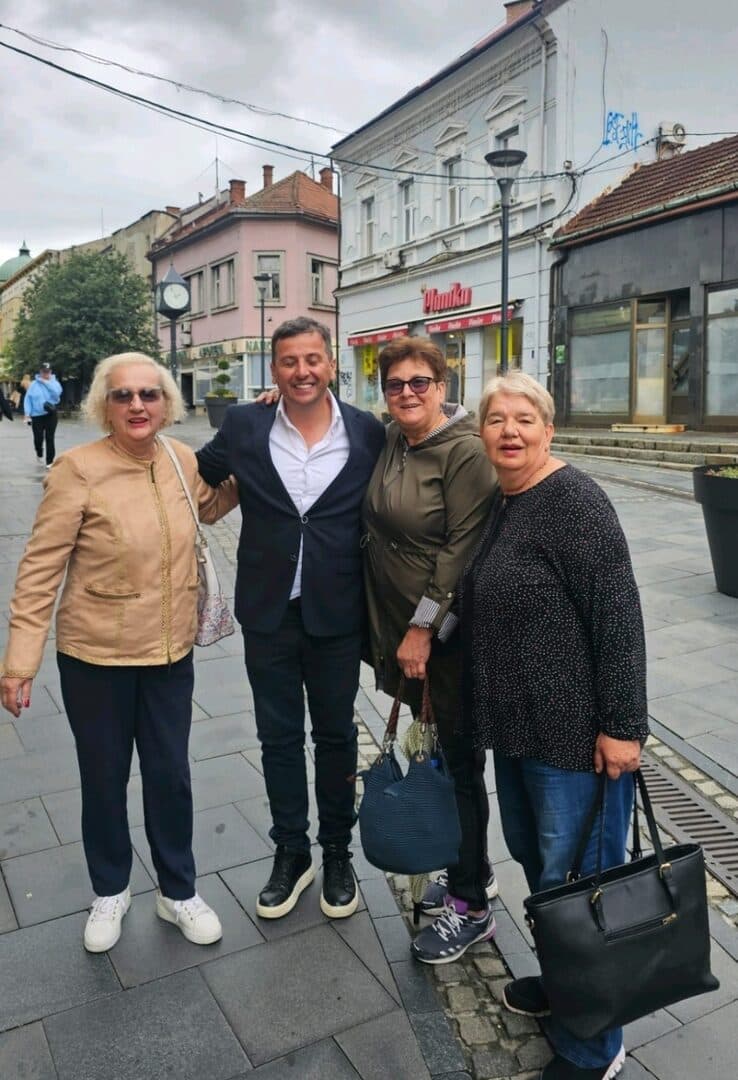 Divan doček u Tuzli uprkos kiši: Vukanović najavio listu i u ovom dijelu Federacije BiH - slika 2