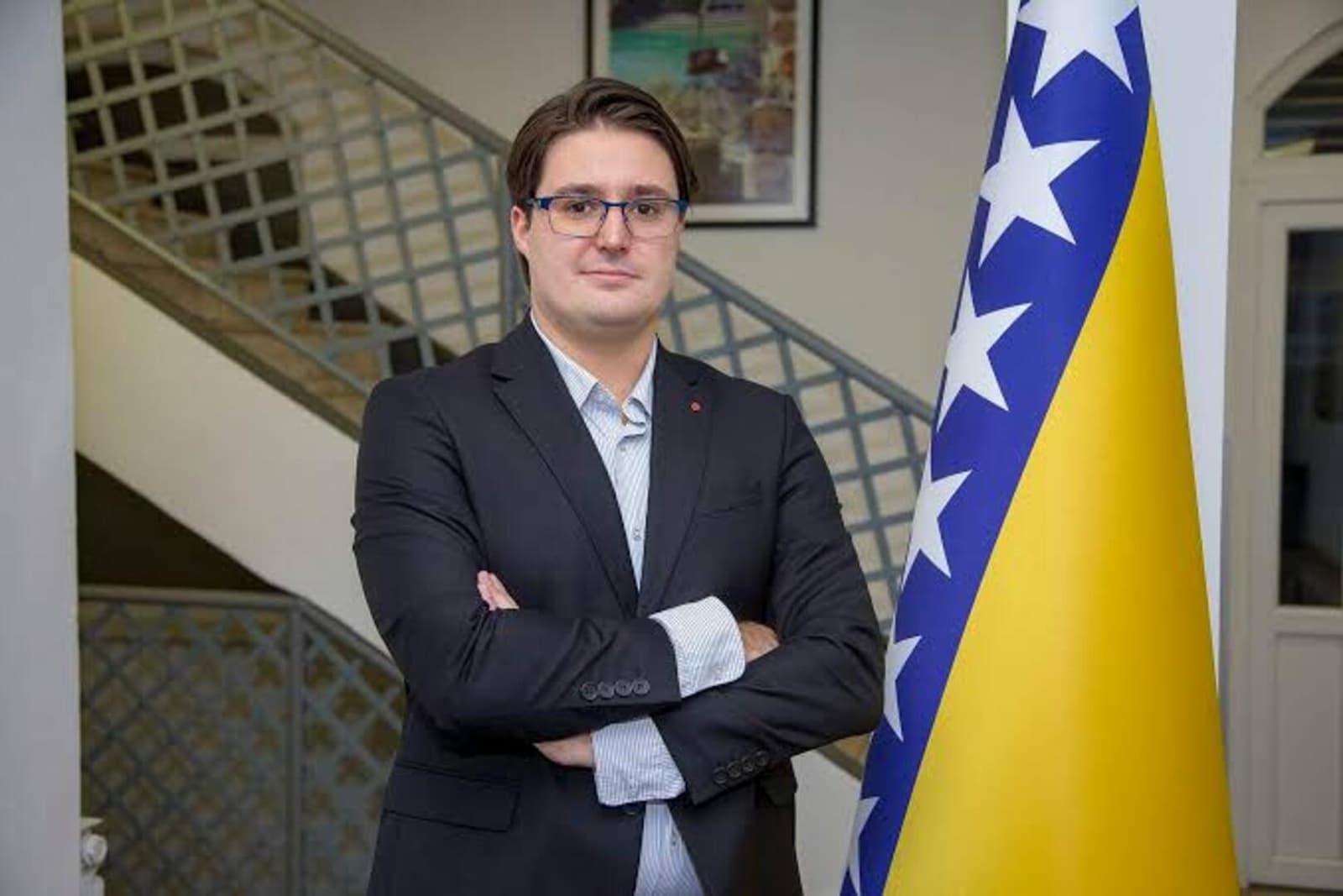 Perić: Kome smeta zastava BiH, neka ide iz BiH! Ovdje je podstanar - slika 1