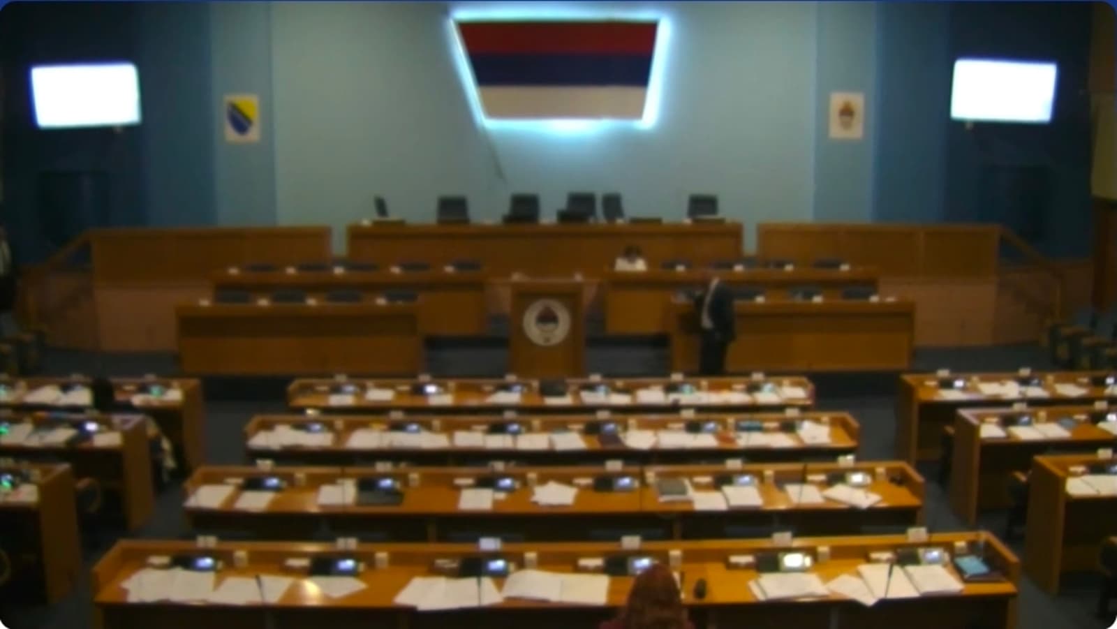 Raspravu o novom zaduženju Rs prekinuo mrak: Dva puta nestala struja u NSRs - slika 1