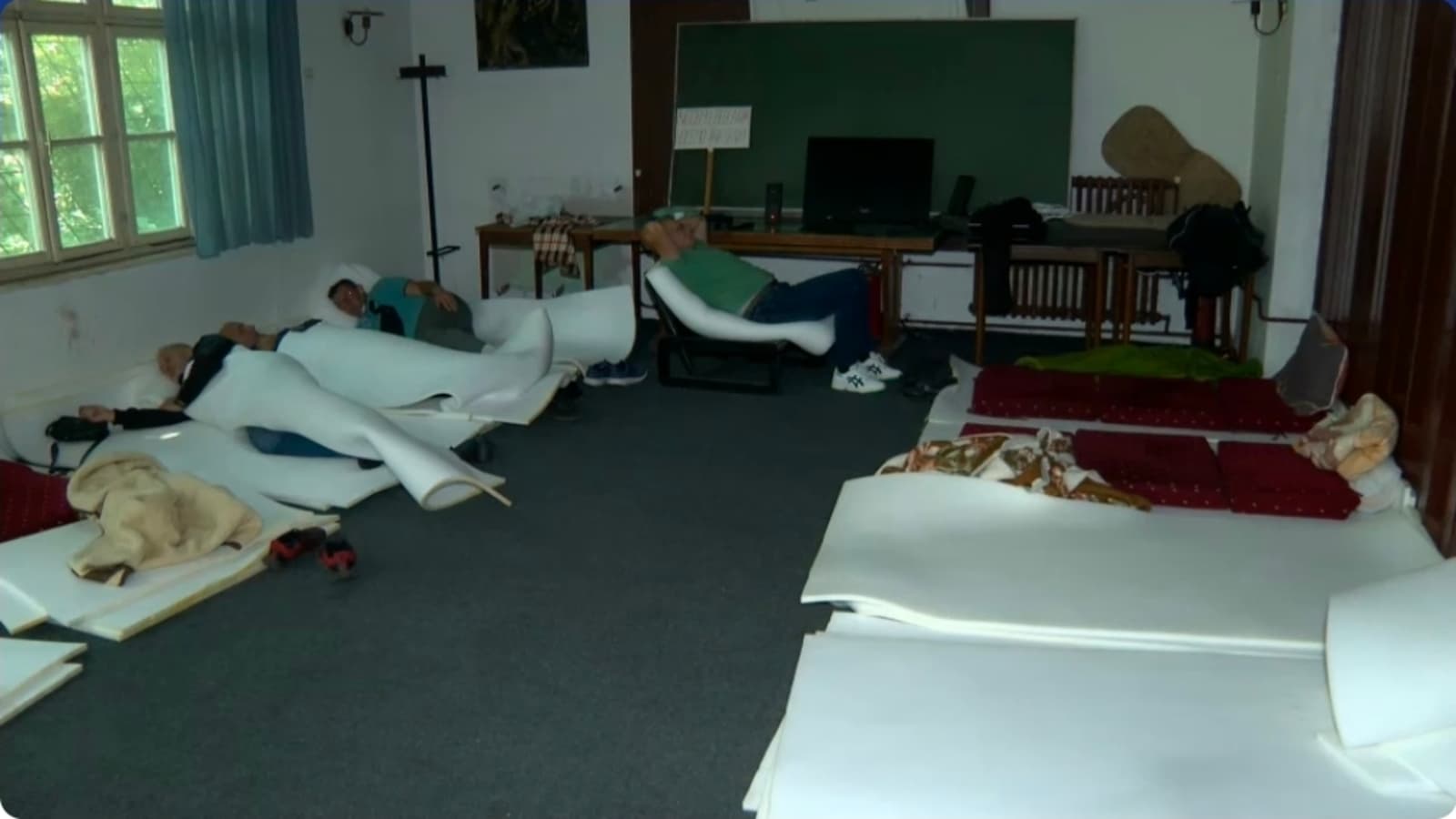 Rudari noć proveli na podu Doma: Nekadašnja svjetlost Zenice danas čeka gašenje... - slika 1