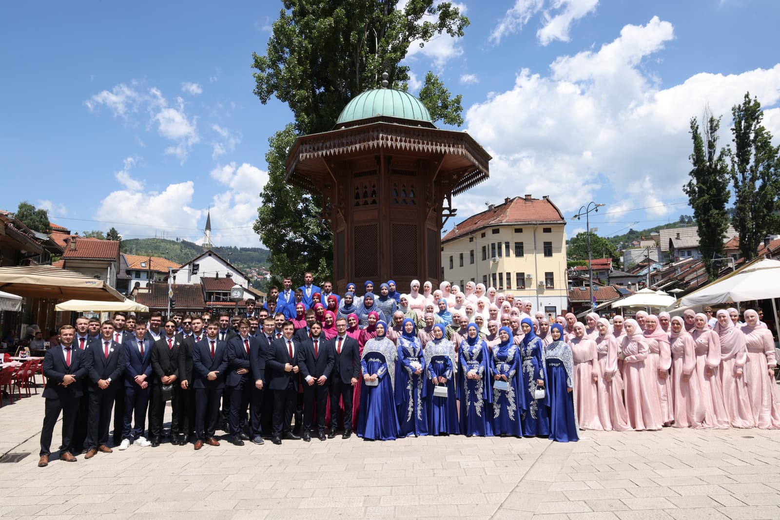 "Maturalni dan" okupio učenike generacije i odlične učenike medresa i gimnazija Islamske zajednice - slika 1
