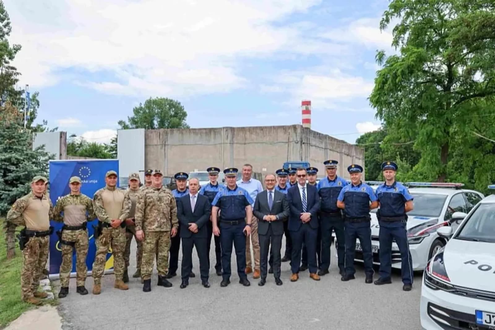 EU donirala 12 vozila vrijednih 790.000 KM za jačanje upravljanja migracijama u FBiH - slika 1