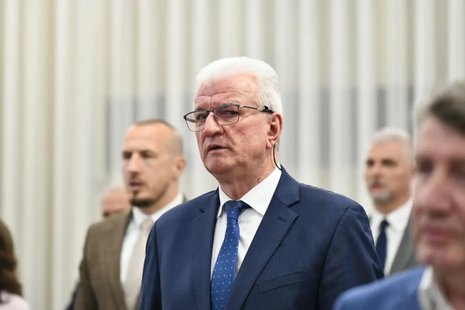 Premijer Lendo: Zahtjevi ljekara su nerealni, valjda mi znamo koliko imamo novca, ako pokrenu štrajk, idemo na sud - slika 1