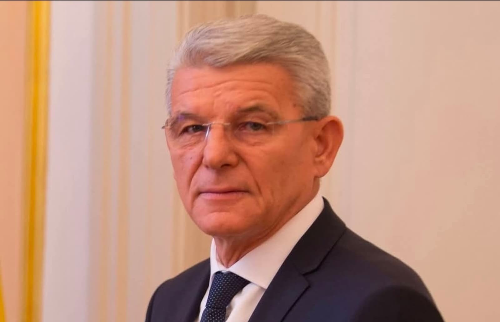 Džaferovićevo pitanje Bećiroviću i Trojki: Je li vas imalo stid, diletanti? - slika 1