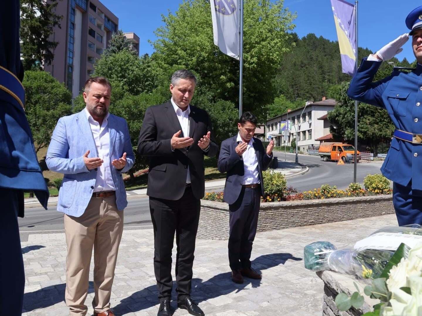 Bećirović u Cazinu: Razvojni projekti i jačanje saradnje ključni za ekonomski napredak - slika 1