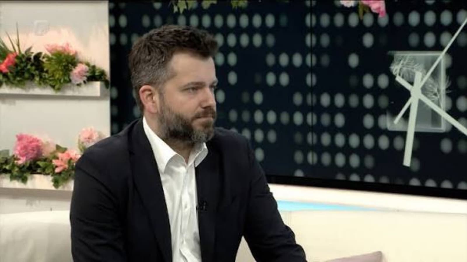 Albin Zuhrić uputio kritiku: Dok i praunučad ne počnu Rolexe nositi, neće stati, a vjerovatno ni tada... - slika 1