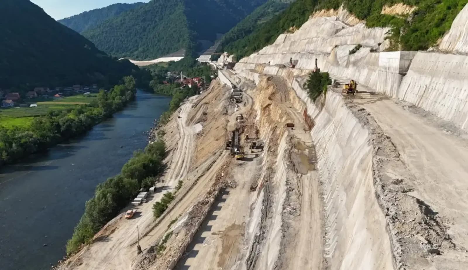APSURDI BiH: Tunel od 3,5 km kojim niko nije prošao. Niti može - slika 1
