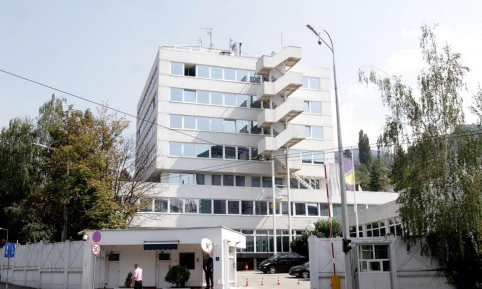 TRESLA SE GORA, DESIO SE ABORTUS? Još nema dogovora o Schmidtovom nasljedniku - slika 1