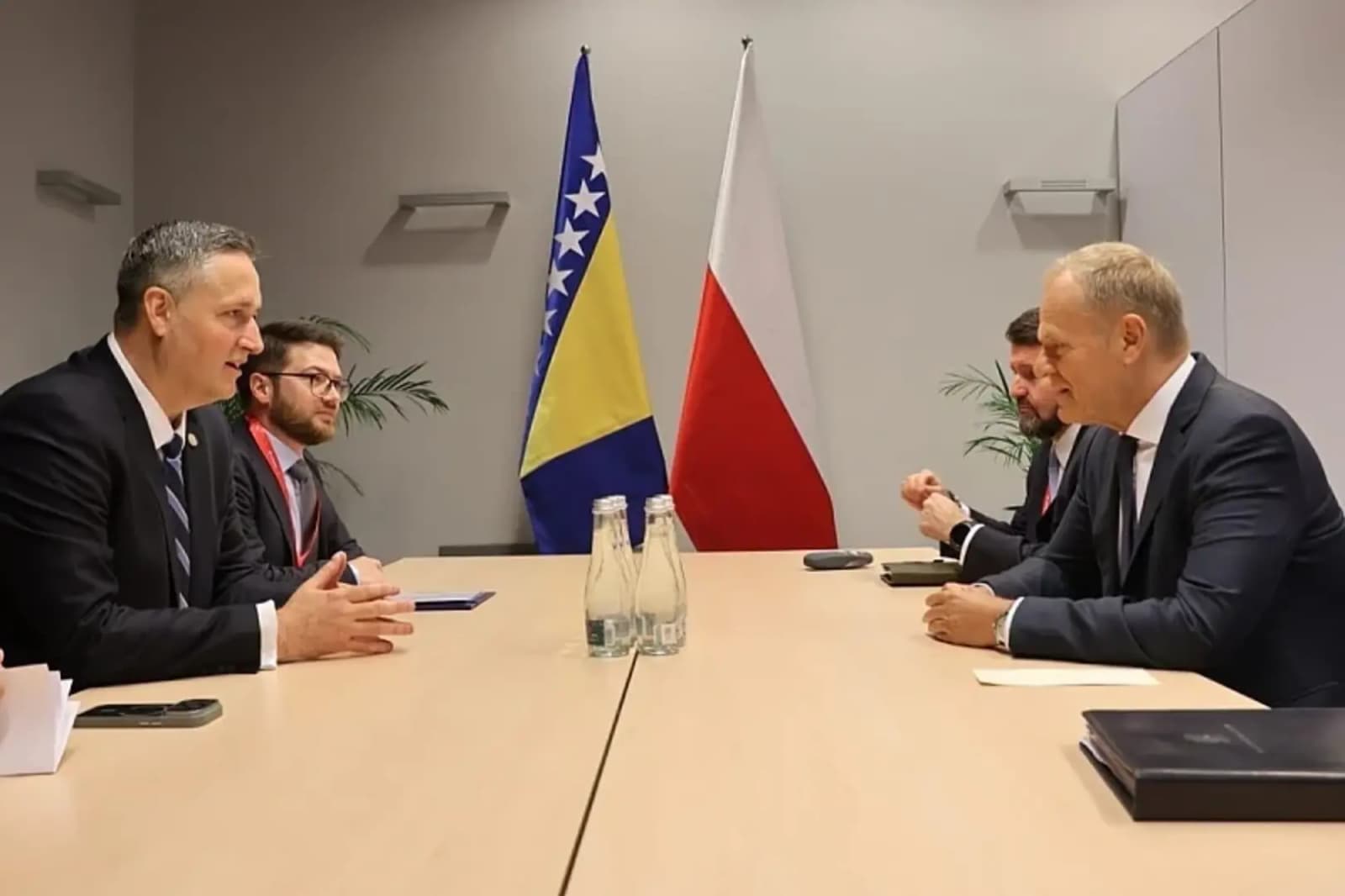 Bećirović se sastao s Donaldom Tuskom: EU i NATO put BiH blokiraju čelnici Rs-a - slika 1