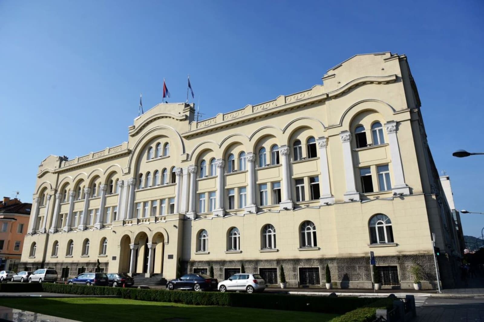 Građani ogorčeni zbog ovjere dokumenata: Taksa od 2 KM naplaćuje se za svaku stranicu - slika 1