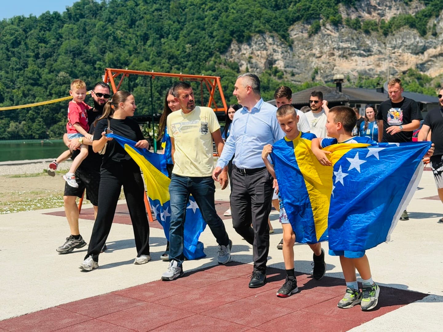 Dizdar sa navijačima Bosne i Hercegovine u Zvorniku - slika 3