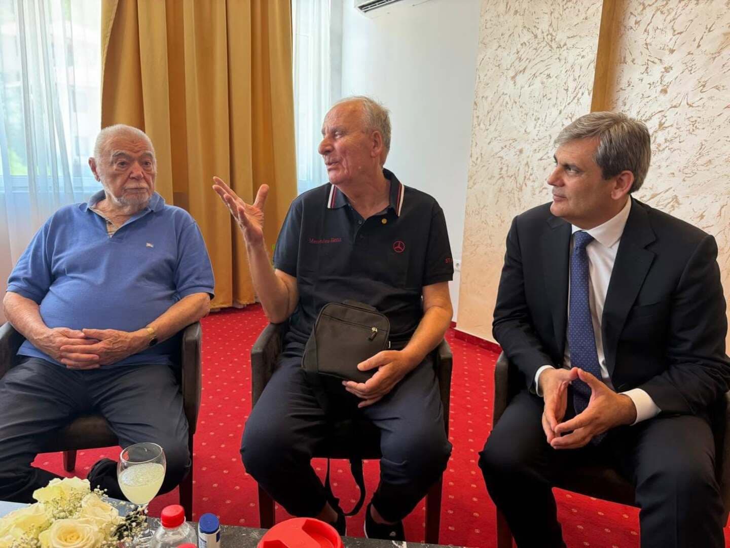 Mesić i Ibrahimović posjetili Bogićevića - slika 1