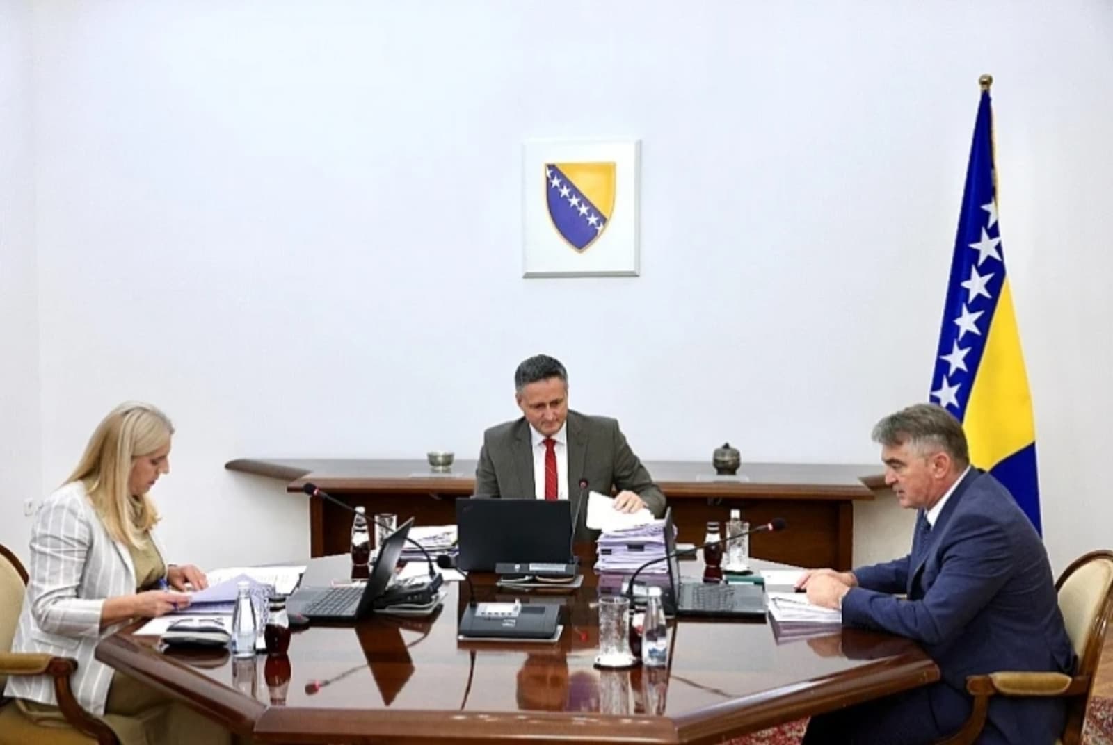 Predsjedništvo BiH imenovalo nove članove Komisije za nacionalne spomenike: Nakon 10 godina vraćeni strani stručnjaci - slika 1