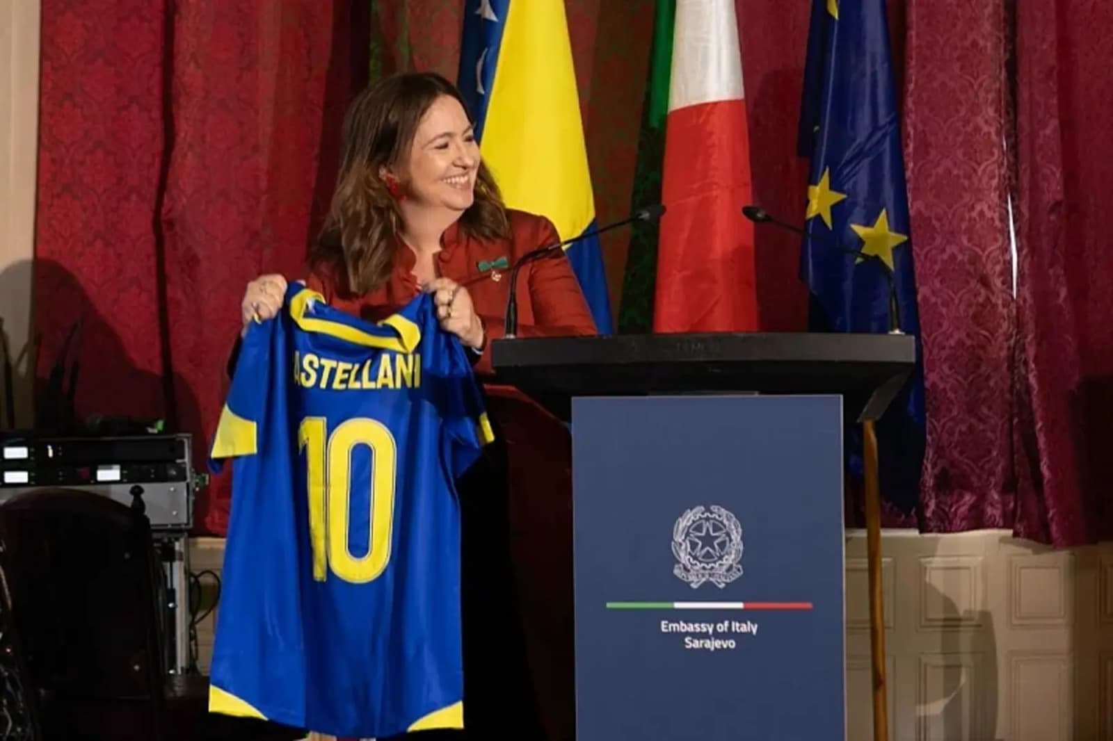 Ambasadorica Italije Sarah Eti Castellani srčano je navijala za BiH tokom SP-a: Ispisali ste historiju, budite ponosni - slika 1