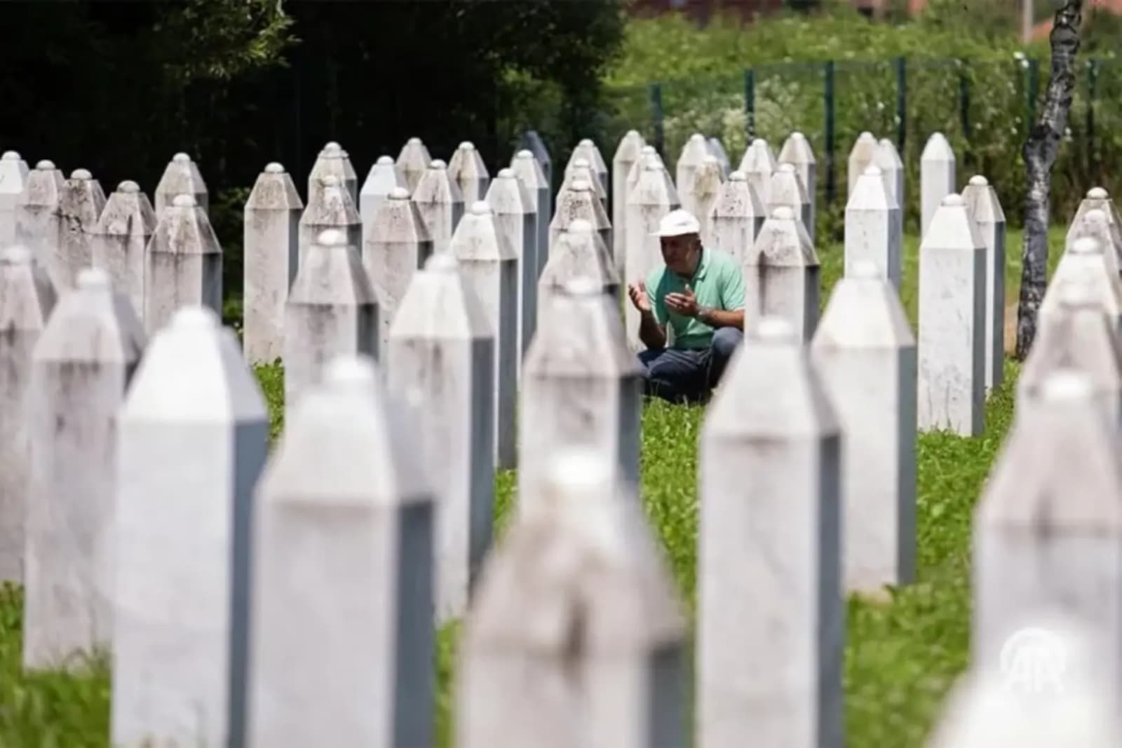 Žrtve genocida oštro reagovale: "Odluka Brčkog je pokušaj relativizacije genocida u Srebrenici" - slika 1