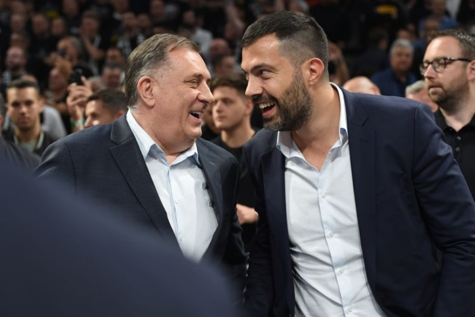 U IME OCA I SINA: Igor Dodik zahvalio ocu Miloradu na kandidaturi -"Politiku sam učio od najboljeg..." - slika 1