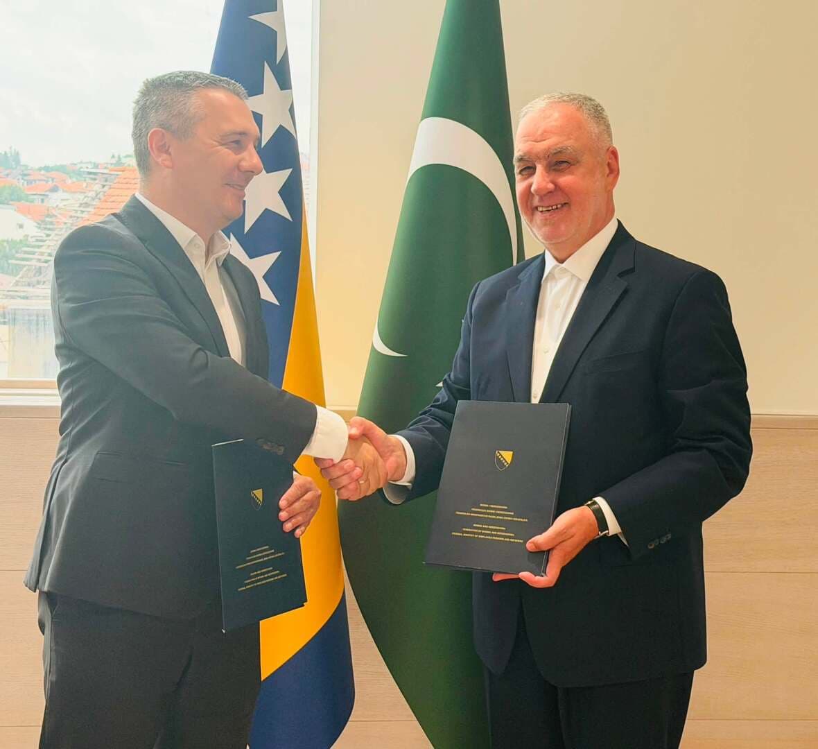 Dizdar i reis Kavazović potpisali ugovore o podršci povratničkim sredinama: Fokus na Srebrenicu - slika 1