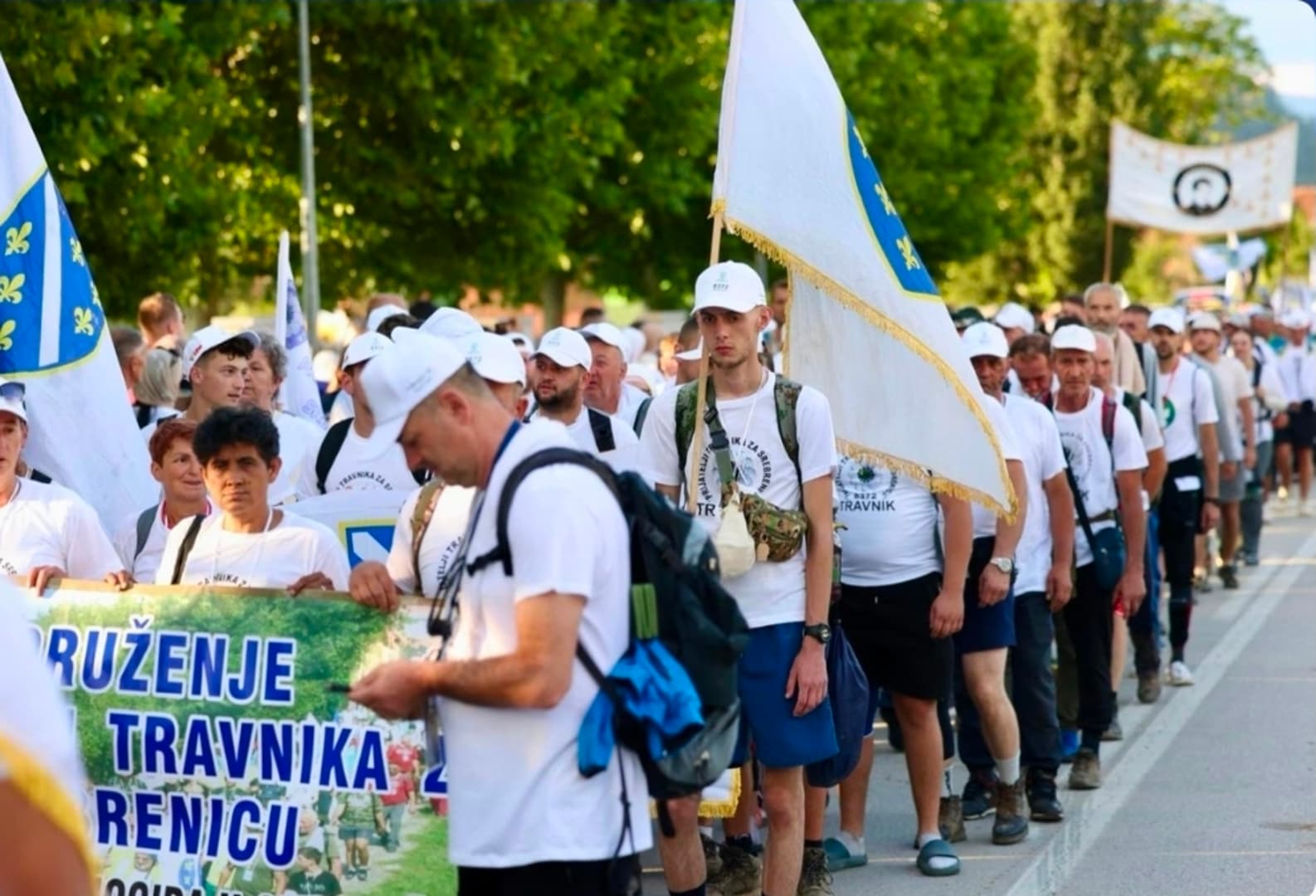 Bliži se Marš mira u uzavreloj atmosferi: Šta učiniti ako vam policija u Rs-u pokuša oduzeti zastavu s liljanima? - slika 1