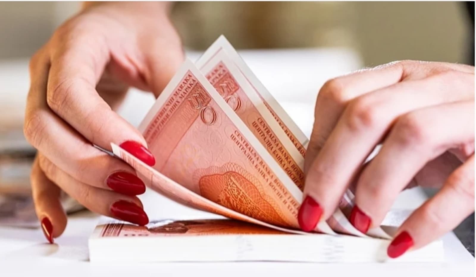 Objavljeni podaci analize privrede u FBiH: Prošlogodišnja prosječna neto plata za 60 posto viša nego 2021. - slika 1